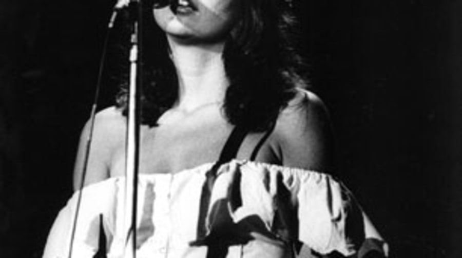 1974 Linda Ronstadt takes off with 'Heart Like a Wheel'