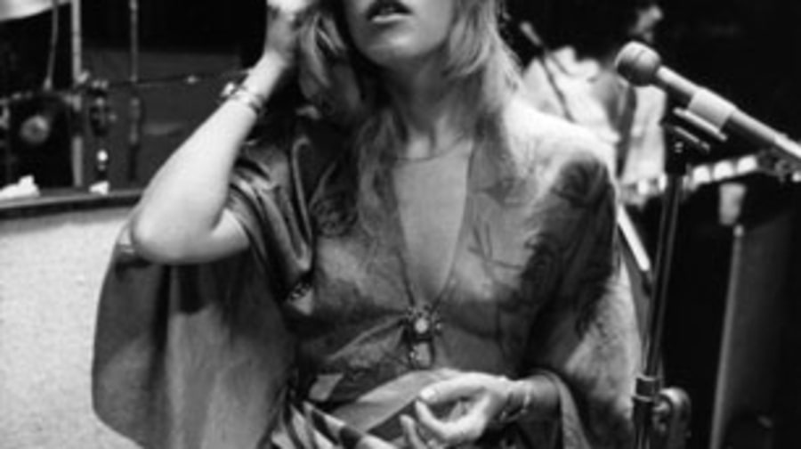 1975 Stevie Nicks joins Fleetwood Mac
