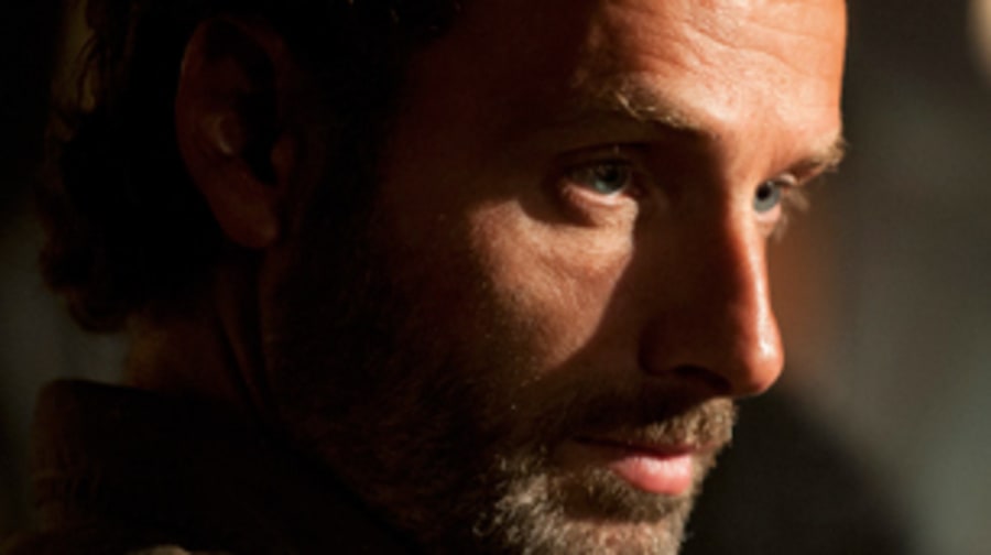 Rick takes a machete to Tomas' head