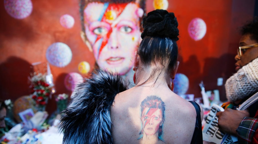 See Fans' David Bowie Tributes Around the World