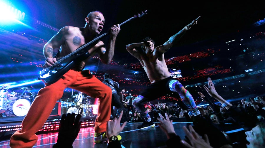 15 Most Outrageous Faked Musical Performances