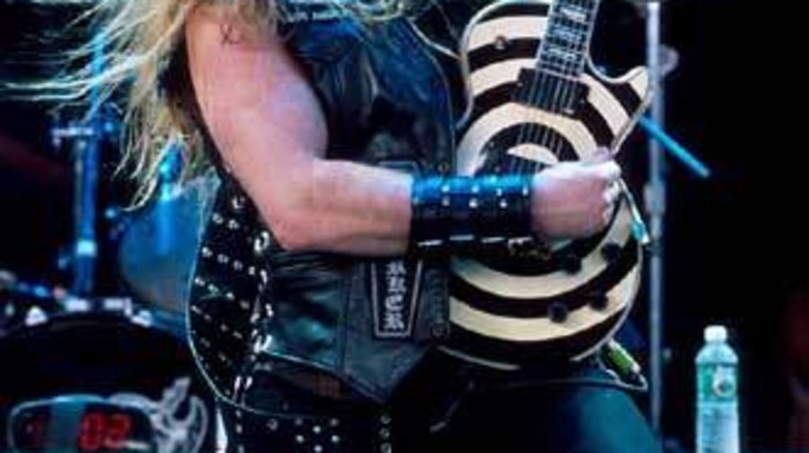 BLS3_Ozzfest_PNCBankArtsCenterNJ_072002