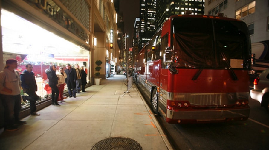 Paramore Bus Tour: Bus EXTERIOR