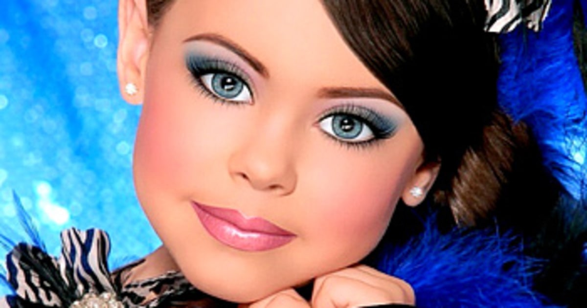 Toddlers & Tiaras' MaKenzie, 6, Tends to Adoring Fans in Pageant Return