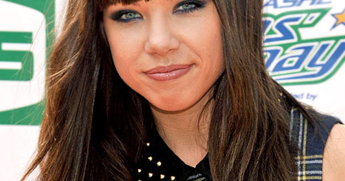 Who is carly rae jepsen dating now