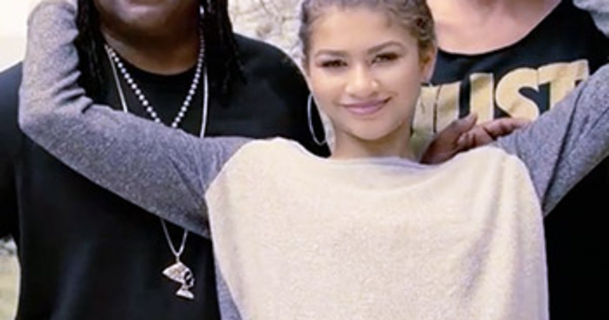 zendaya digs deep into her past for immigrant heritage i ll be home for christmas karaoke