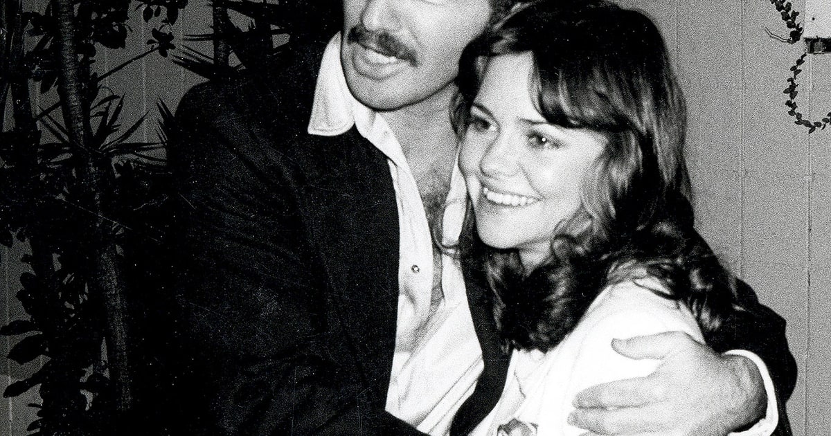 Burt Reynolds Calls Sally Field the Love of His Life "I Miss Her" Us