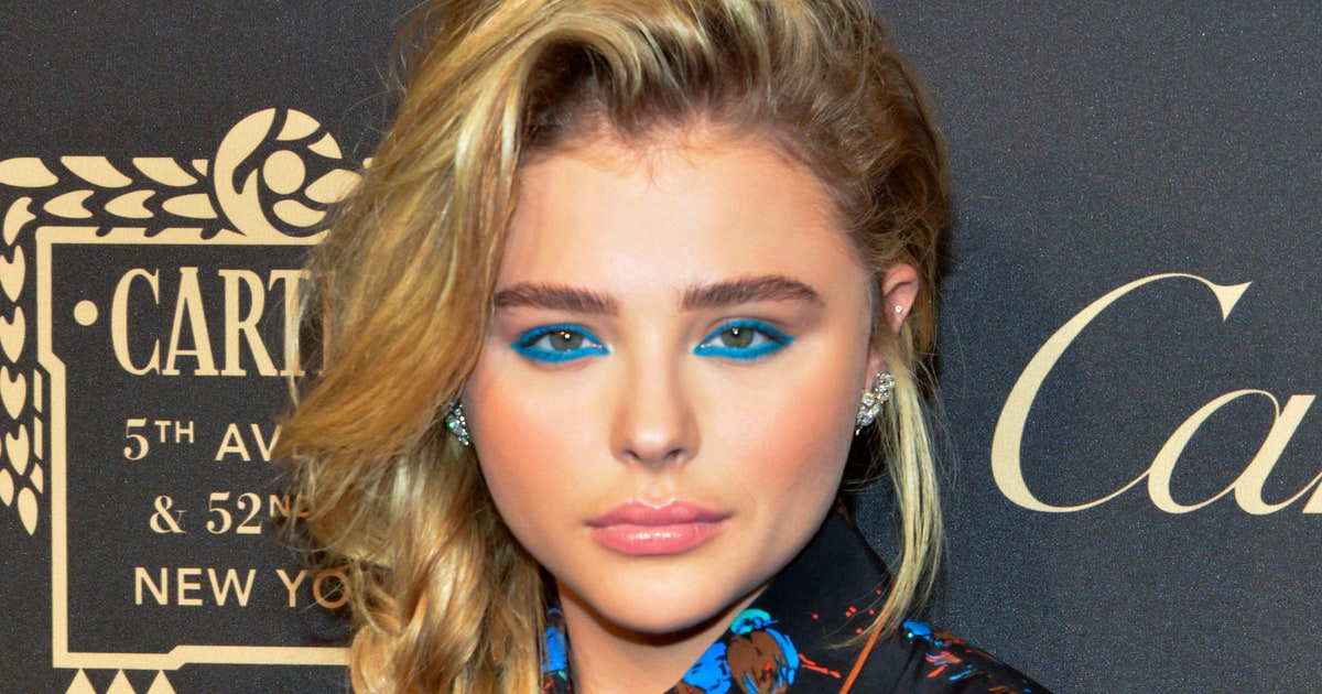 Chloe Grace Moretz Wears Intense Blue Eyeliner Photos