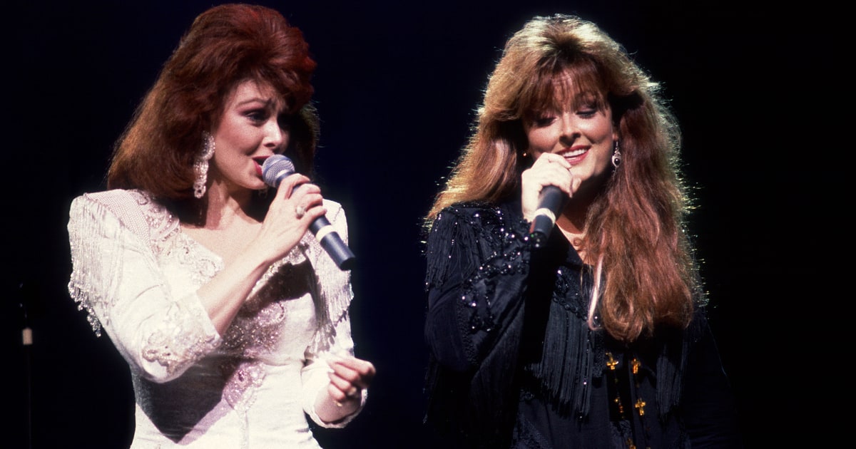 Flashback: See the Judds' Emotional Grammy Awards Farewell ...