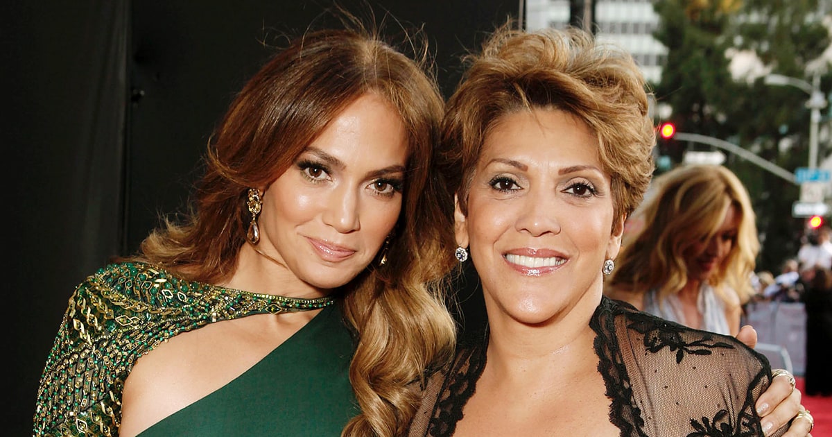 Jennifer Lopez's Mom Loses Her Mind at Singer's First Las Vegas Show