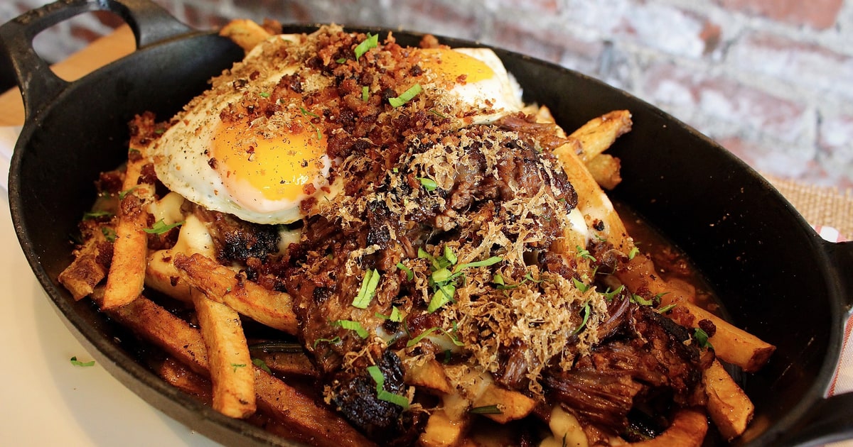 The Short Rib Poutine at Lincoln Tavern & Restaurant in Boston The 17