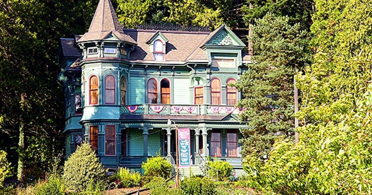 Castle on the Hill, Eugene, OR 10 Weirdest Historical Mansions You