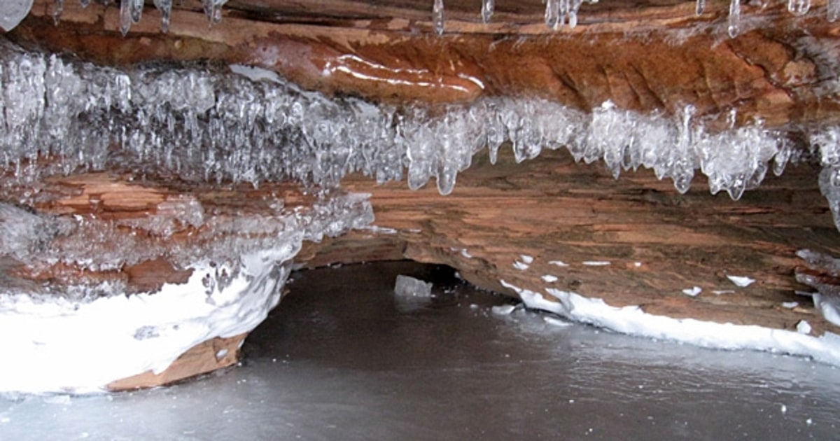 Lake Superior Ice Caves (Wisconsin, USA) The Most Spectacular Caves