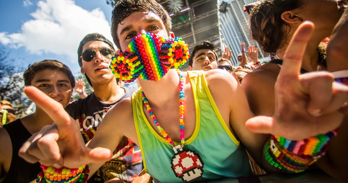 Las Vegas Electric >> Beaded Vapo-Spray Rave Masks | 15 Most Ne Plus Ultra ... Las Vegas Electric >> Beaded Vapo-Spray Rave Masks | 15 Most Ne Plus Ultra ...