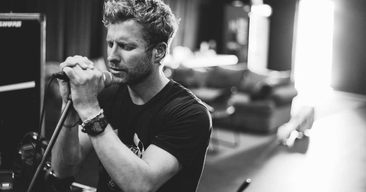 Band Of Brothers Dierks Bentley S Riser Tour Go Behind