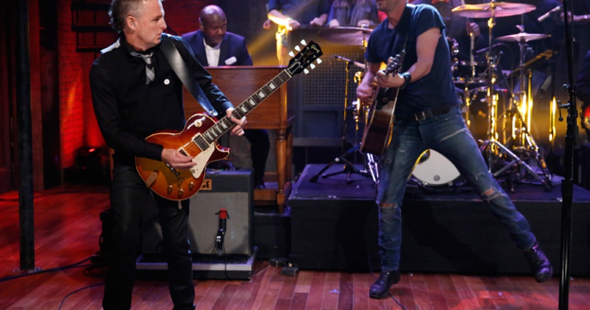 Mike Mccready Performs Alive With Dierks Bentley The