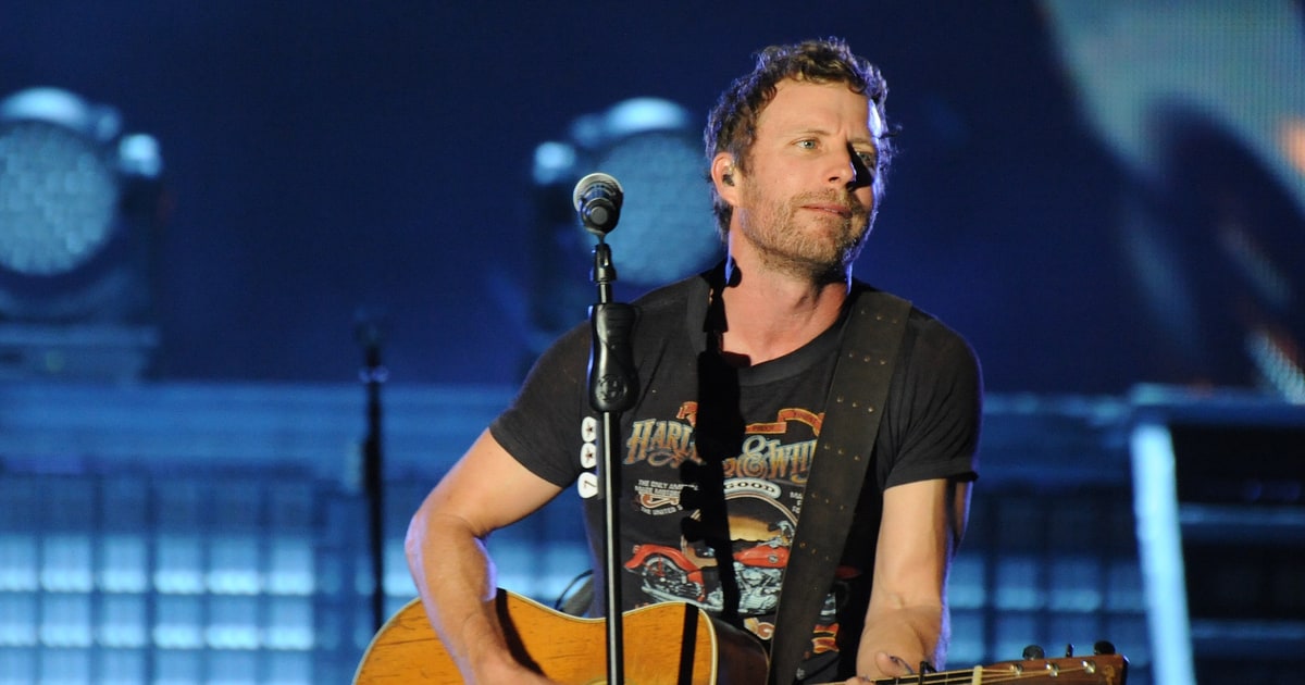 Watch Dierks Bentley Surprise Fans With A Pop Up