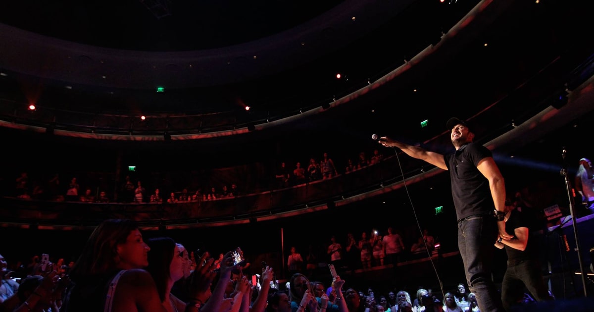 Luke Bryan Plays Intimate, MegaFansOnly Show at CMA Music Fest