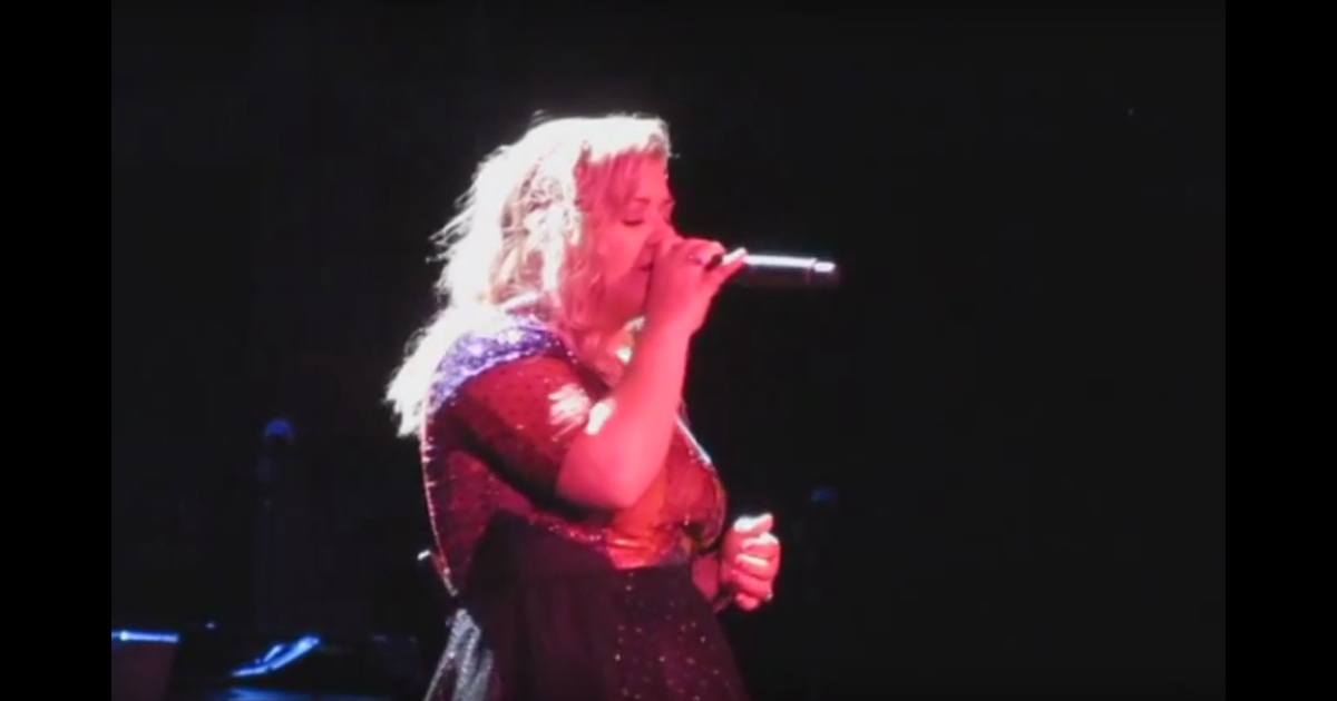 Watch Kelly Clarkson Put Soulful Spin on Dolly Parton�s