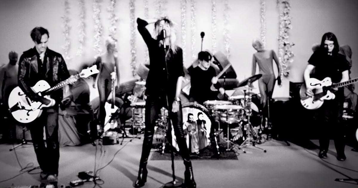 Dead Weather Guitarist Describes 'Let Me Through' Technique Rolling Stone