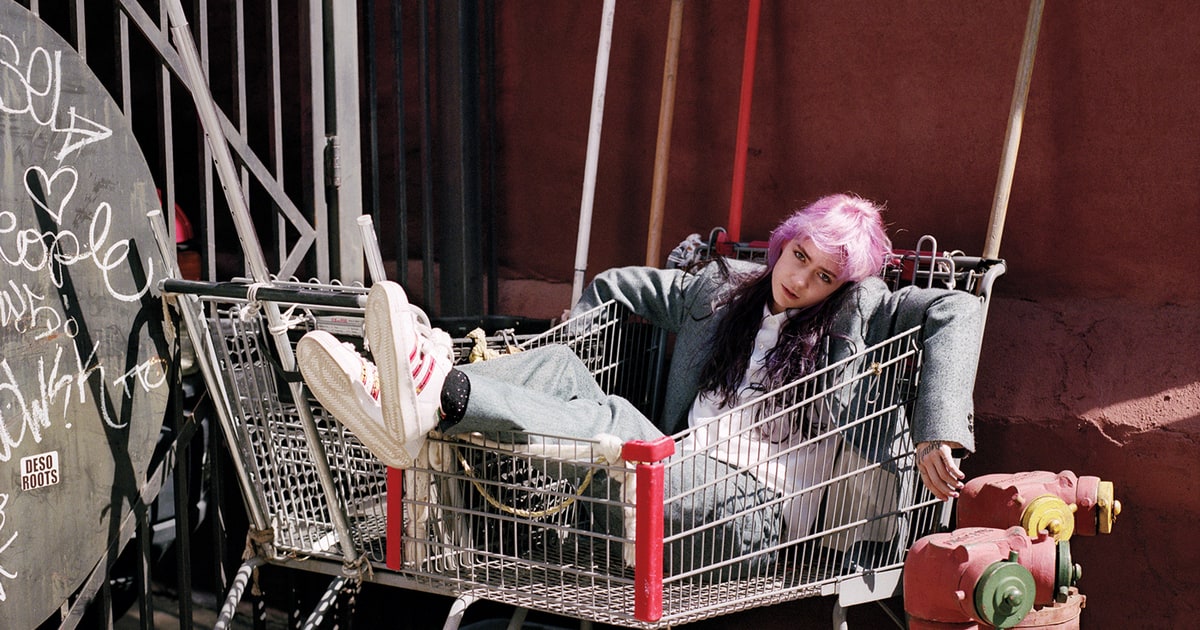 http://img.wennermedia.com/social/rs-215638-grimes.jpg