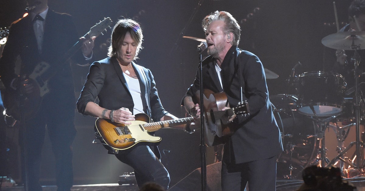 See John Mellencamp, Keith Urban's Nostalgic CMA Duet Rolling Stone