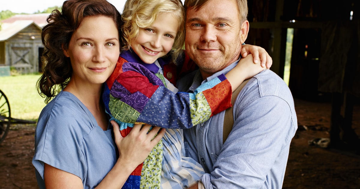 Jennifer Nettles Previews Dolly Parton's 'Coat' Movie: Ram Report