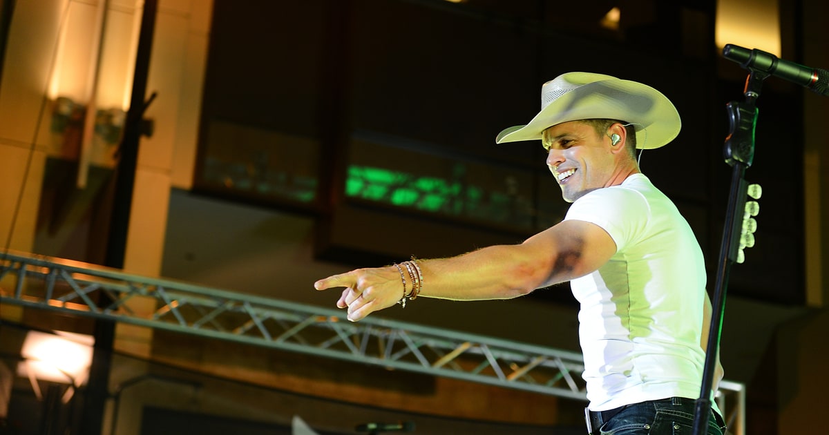 Hear Dustin Lynch's Humid New Song 'Seein' Red' Rolling Stone