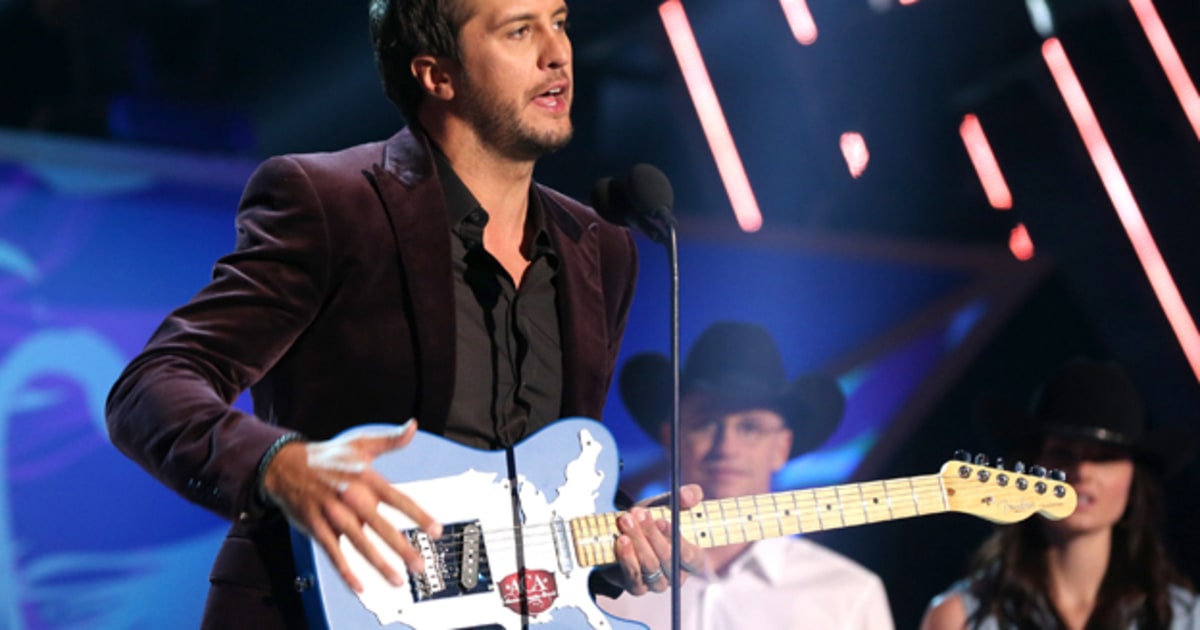 luke bryan wins nine american country awards rolling stone miranda sings christmas song