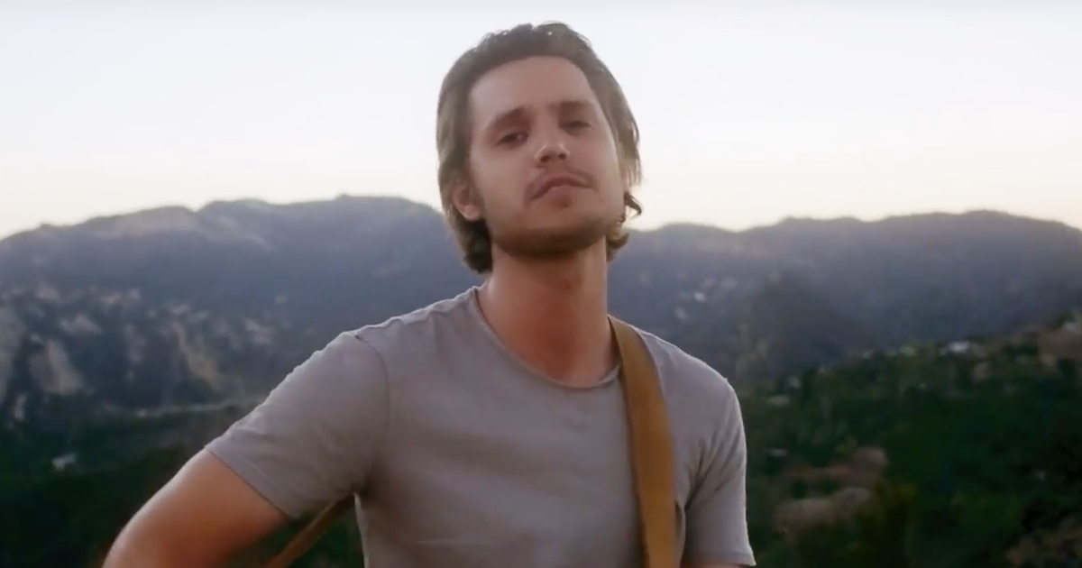 See Steve Moakler Take A Desert Trip In New Suitcase