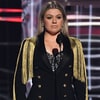 Kelly Clarkson Urges 'Moment of Action' at BBMAs After Texas School Shooting