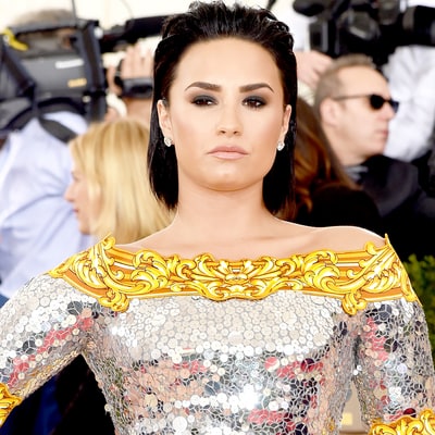 http://img.wennermedia.com/square-400/demi-lovato-closeup-zoom-29352c42-bc9d-488b-ad0f-97e60cabd261.jpg